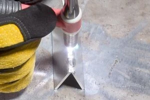 Зварювання металу електродугою для організації підсобного приміщення