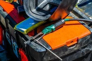 Організоване зберігання інструментів у ящику для підсобного приміщення